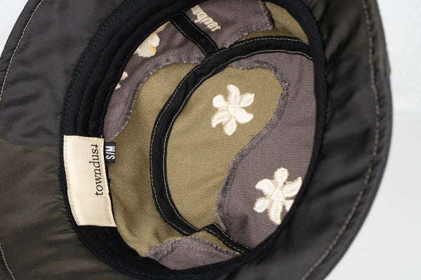 wear away | curved panel bucket - onyx / taupe