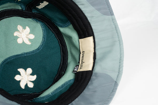 wear away | curved panel bucket - slate grey / teal