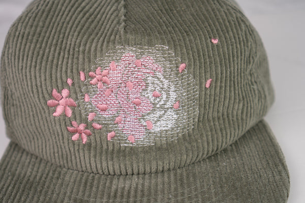petal peony blur (dusty sage) | mid 5 panel